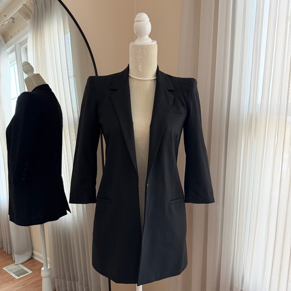 Elizabeth and James Jackets & Blazers - Elizabeth & James Black Longline Blazer Size 0